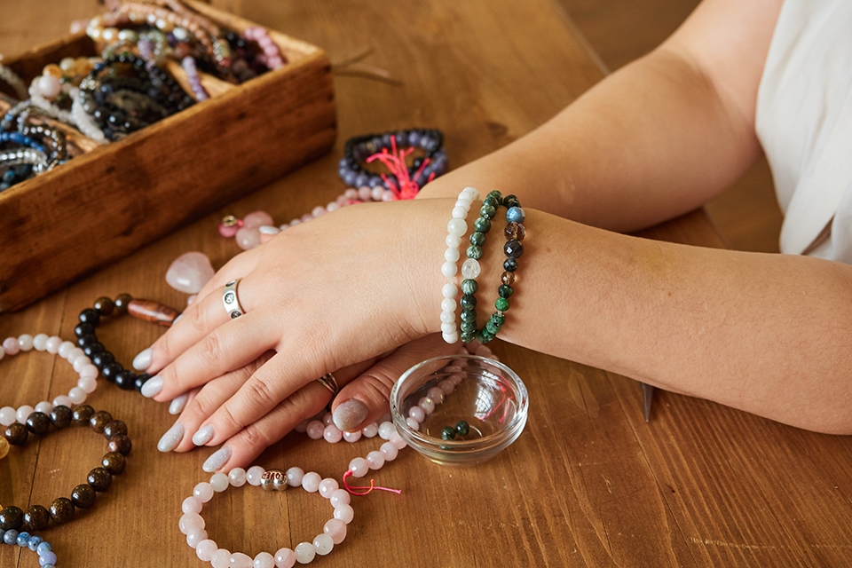 Créateur de bracelets en perles ? Optez pour les fils de perles naturelles pour des bijoux DIY !
